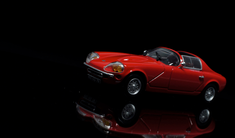Illustration for article titled French Friday: un Quatre, Moteur à mi-voiture?